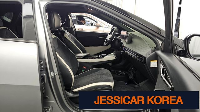 2022 Kia EV6 - Thumbnail 5