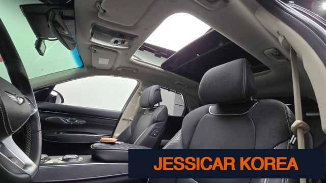 2022 Genesis Electrified GV70 - Thumbnail 8