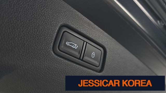 2022 Genesis Electrified GV70 - Thumbnail 9