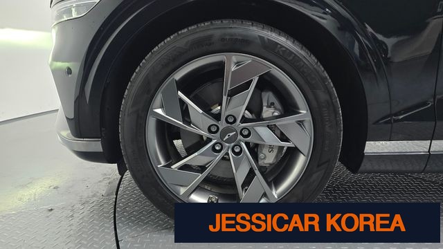 2022 Genesis Electrified GV70 - Thumbnail 15
