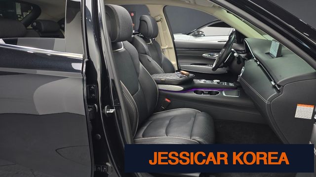 2022 Genesis Electrified GV70 - Thumbnail 17