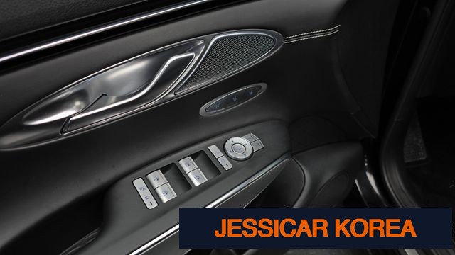 2022 Genesis Electrified GV70 - Thumbnail 18