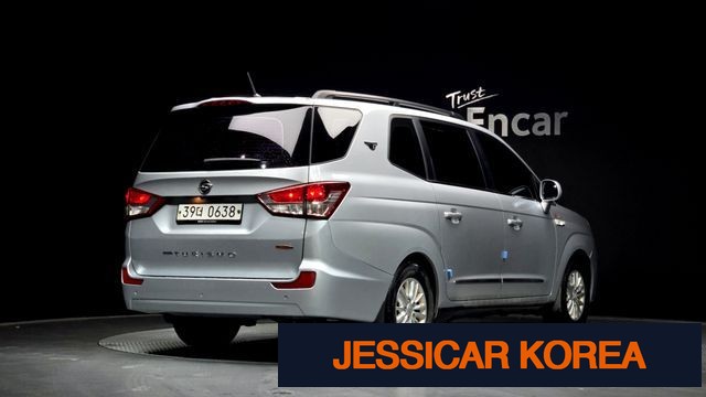 2016 KG Mobility Korando Turismo - Thumbnail 2