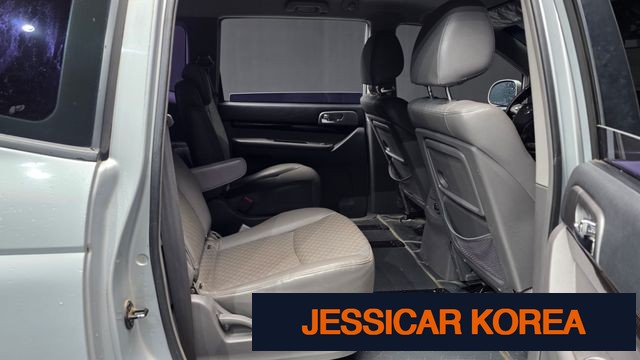 2016 KG Mobility Korando Turismo - Thumbnail 3