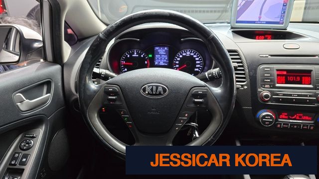 2014 Kia K3 - Thumbnail 5