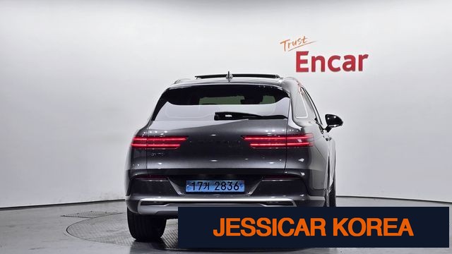 2022 Genesis Electrified GV70 - Thumbnail 2