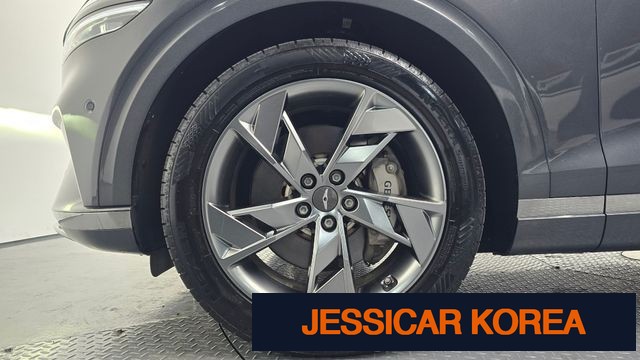2022 Genesis Electrified GV70 - Thumbnail 6
