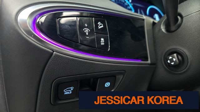 2022 Genesis Electrified GV70 - Thumbnail 13