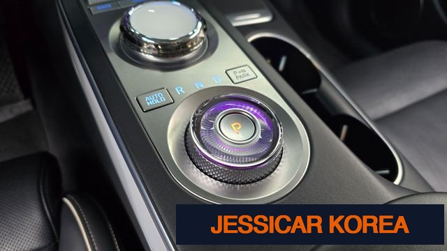 2022 Genesis Electrified GV70 - Thumbnail 17