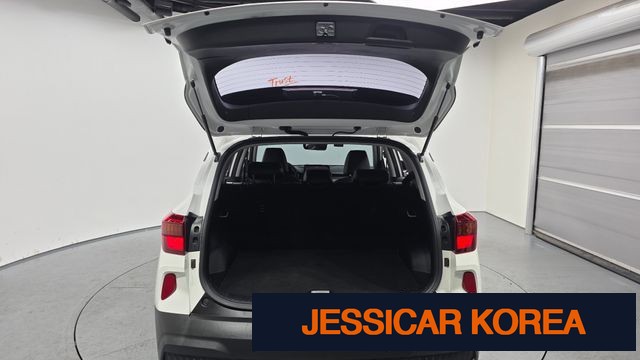 2023 Kia Seltos - Thumbnail 17