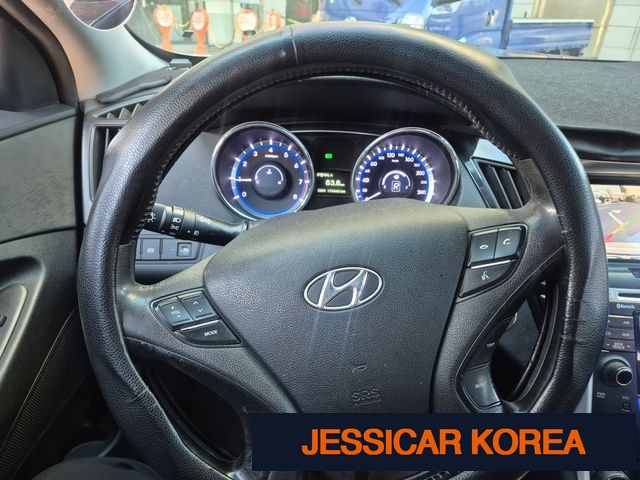 2012 Hyundai YF Sonata - Thumbnail 3