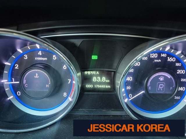 2012 Hyundai YF Sonata - Thumbnail 4