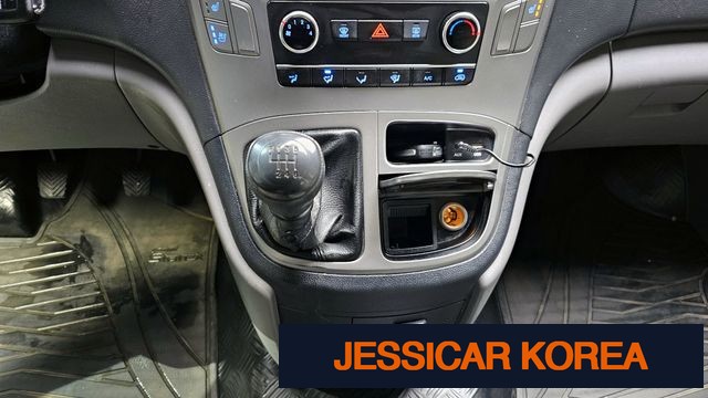 2017 Hyundai Grand Starex - Thumbnail 17