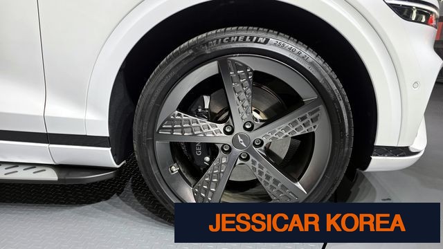 2024 Genesis GV70 - Thumbnail 9