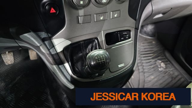 2015 Hyundai Grand Starex - Thumbnail 11
