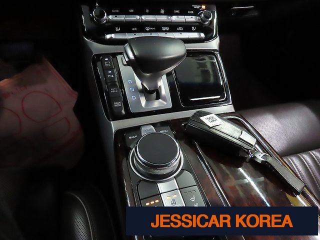2016 Genesis EQ900 - Thumbnail 13