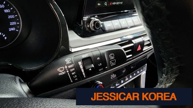 2023 Kia Seltos - Thumbnail 3