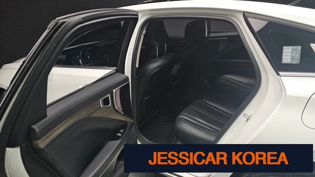 2023 Kia K8 - Thumbnail 2