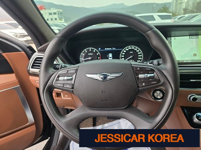 2019 Genesis G90 - Thumbnail 11