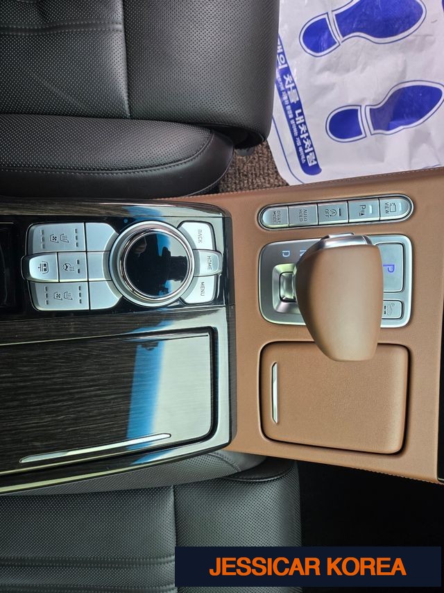 2019 Genesis G90 - Thumbnail 17