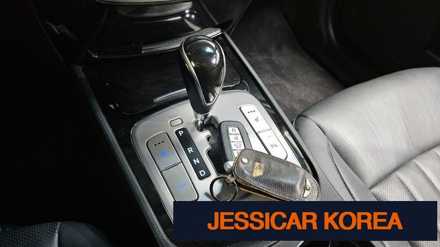 2012 Hyundai Genesis - Thumbnail 9