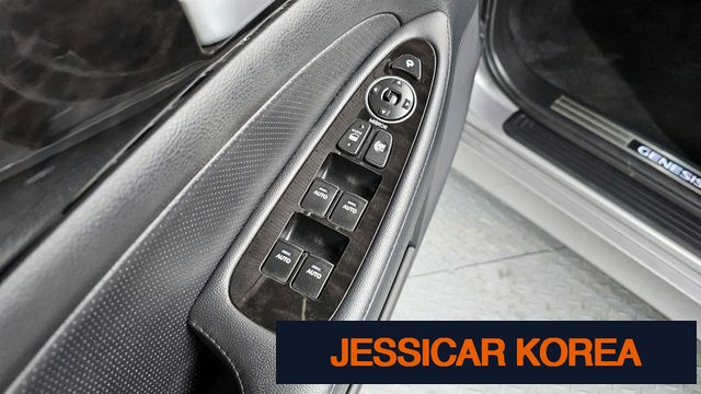 2012 Hyundai Genesis - Thumbnail 12