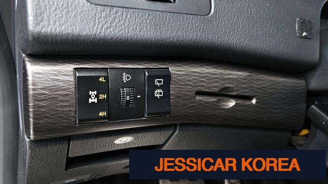 2018 KG Mobility Korando Turismo - Thumbnail 2