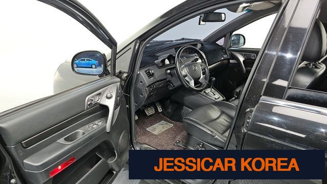 2018 KG Mobility Korando Turismo - Thumbnail 6