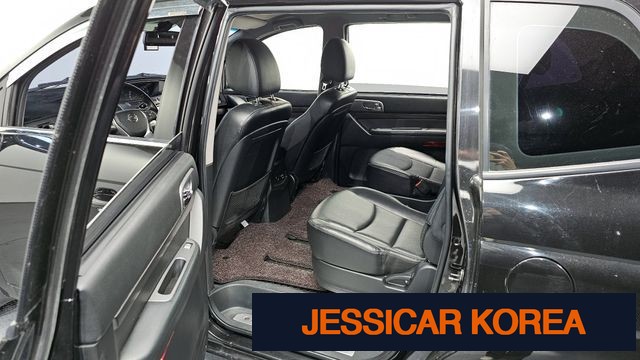 2018 KG Mobility Korando Turismo - Thumbnail 11