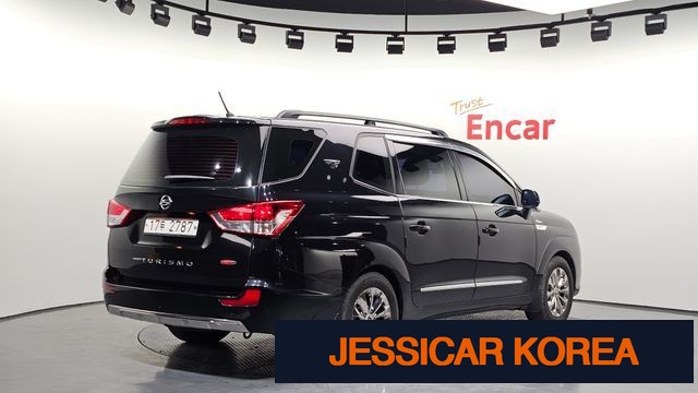 2018 KG Mobility Korando Turismo - Thumbnail 12