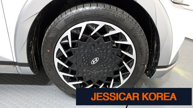 2022 Hyundai Ioniq 5 - Thumbnail 2