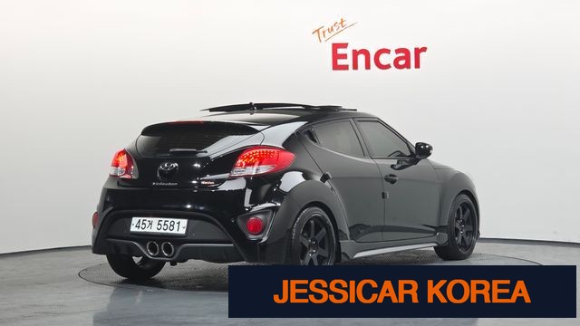 2013 Hyundai Veloster - Thumbnail 2