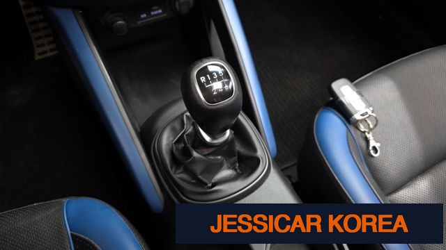 2013 Hyundai Veloster - Thumbnail 11