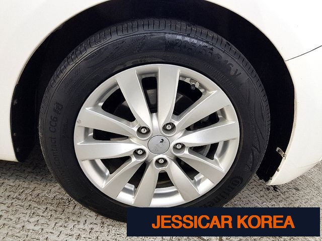 2015 Kia K3 - Thumbnail 13