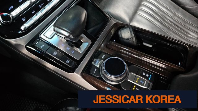 2017 Genesis EQ900 - Thumbnail 3