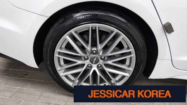 2019 Genesis G70 - Thumbnail 8
