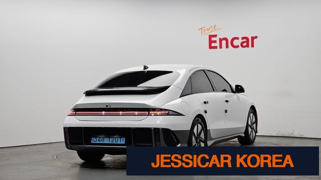 2023 Hyundai Ioniq 6 - Thumbnail 3