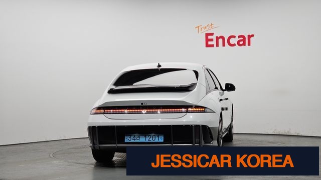 2023 Hyundai Ioniq 6 - Thumbnail 10