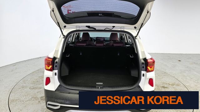 2023 Kia Seltos - Thumbnail 19