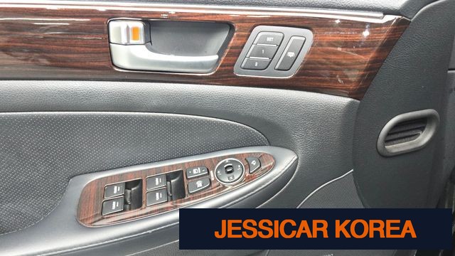 2012 Hyundai Genesis - Thumbnail 13