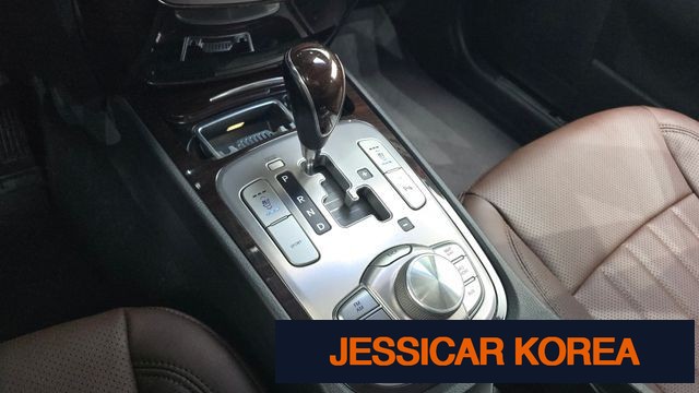 2012 Hyundai Genesis - Thumbnail 18