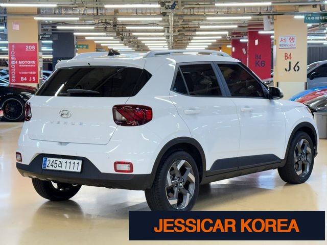 2024 Hyundai Venue - Thumbnail 4