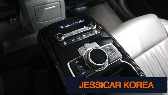 2019 Genesis G90 - Thumbnail 17