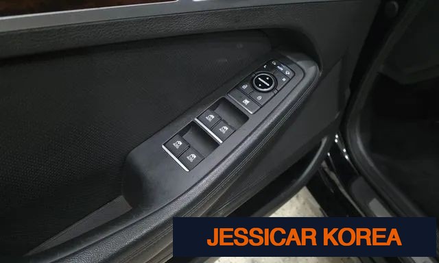 2016 Hyundai Genesis DH - Thumbnail 6