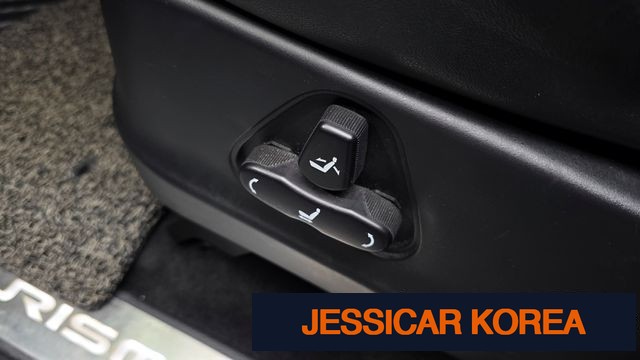 2018 KG Mobility Korando Turismo - Thumbnail 2