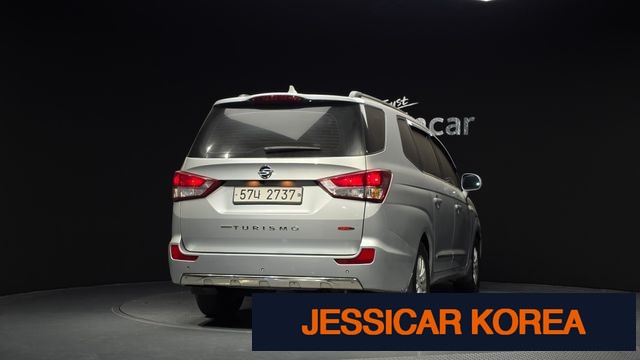 2018 KG Mobility Korando Turismo - Thumbnail 8