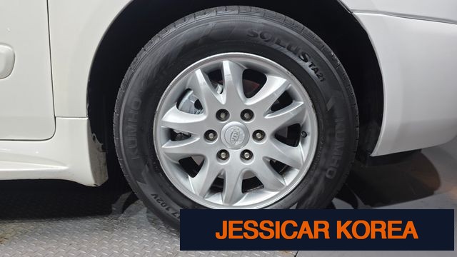 2011 Kia Carnival R - Thumbnail 2