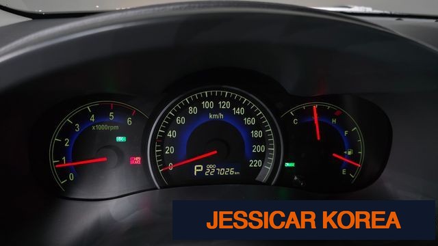 2011 Kia Carnival R - Thumbnail 11