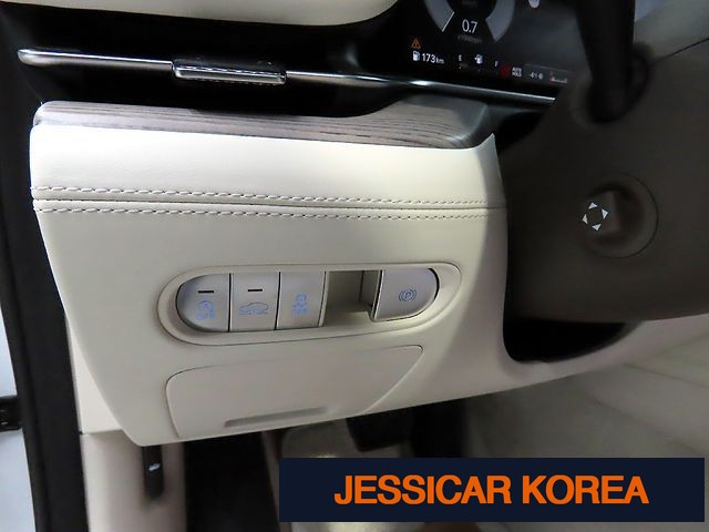 2025 Genesis G90 (RS4) - Thumbnail 8