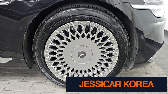2019 Genesis G90 - Thumbnail 17